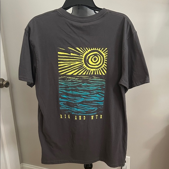 💕5/$15 Rigawtr Short Sleeve Pocket Tee - Charcoal with Yellow Logo, NEW UV 50 - Picture 2 of 5